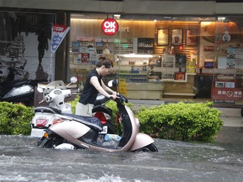 下雨停課|颱風凱米挾豪雨26日全台停班課一覽 高雄台南等9縣市。